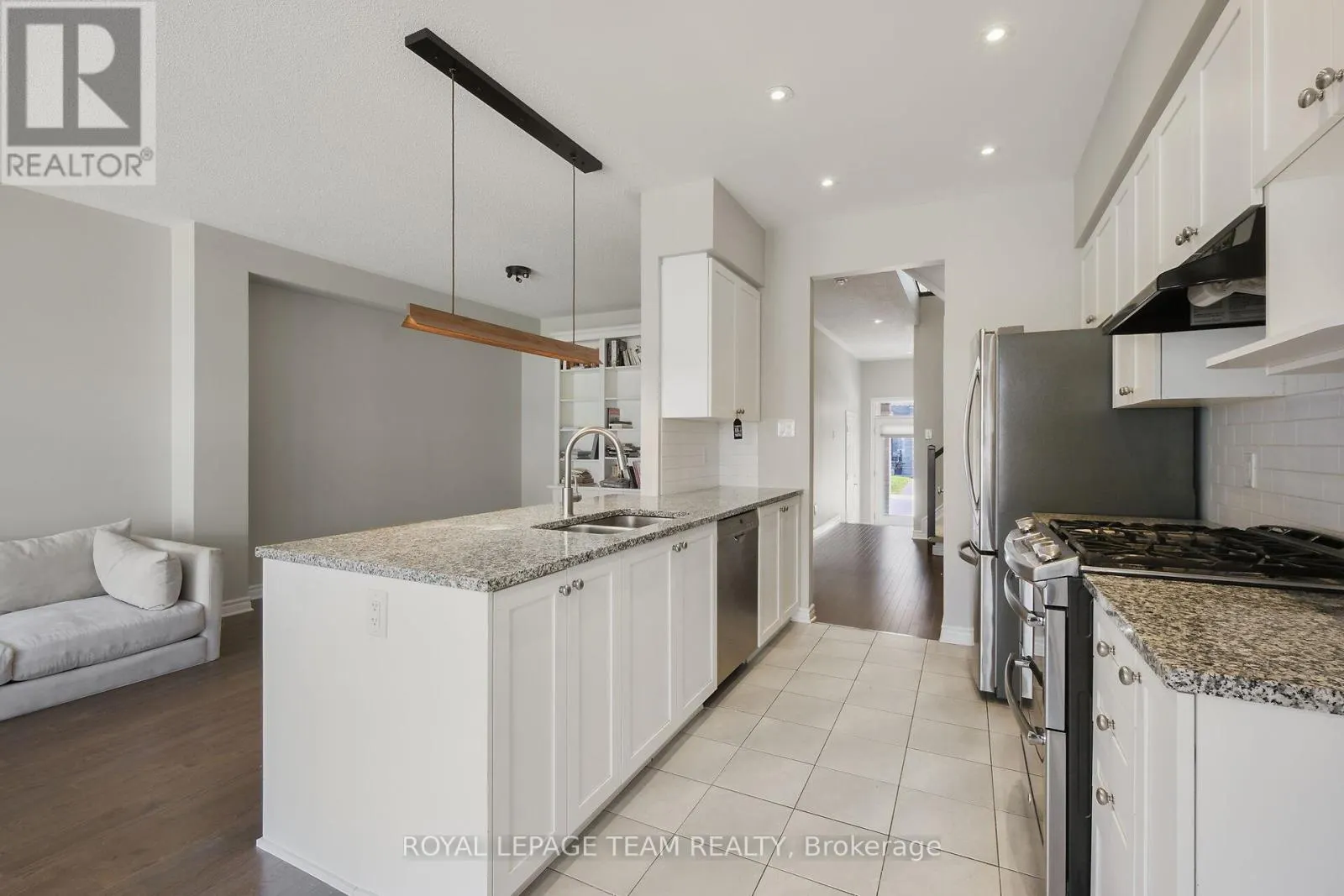 273 SHINLEAF CRESCENT