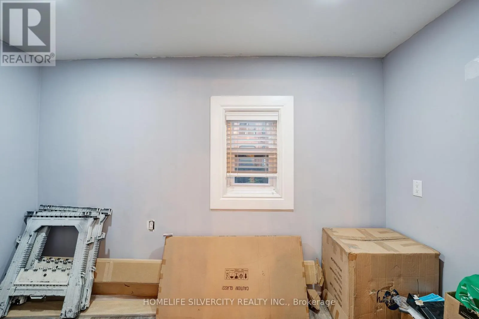 1 - 484 MAIN STREET E