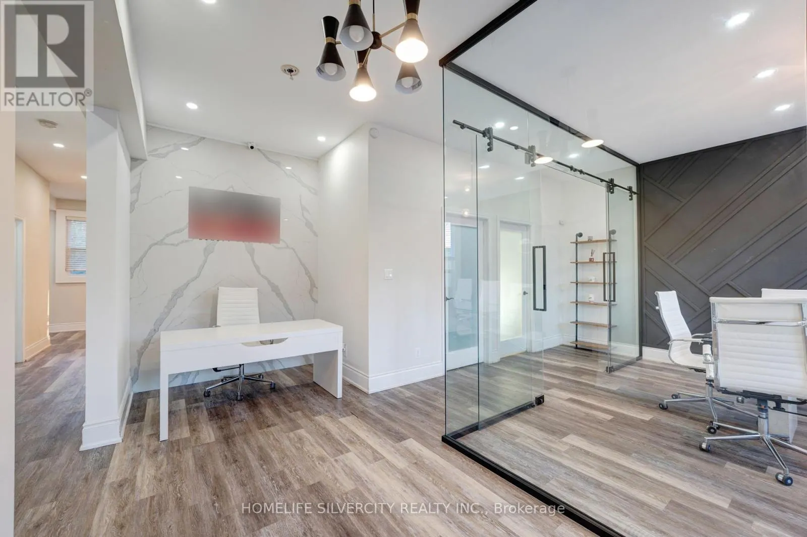 1 - 484 MAIN STREET E