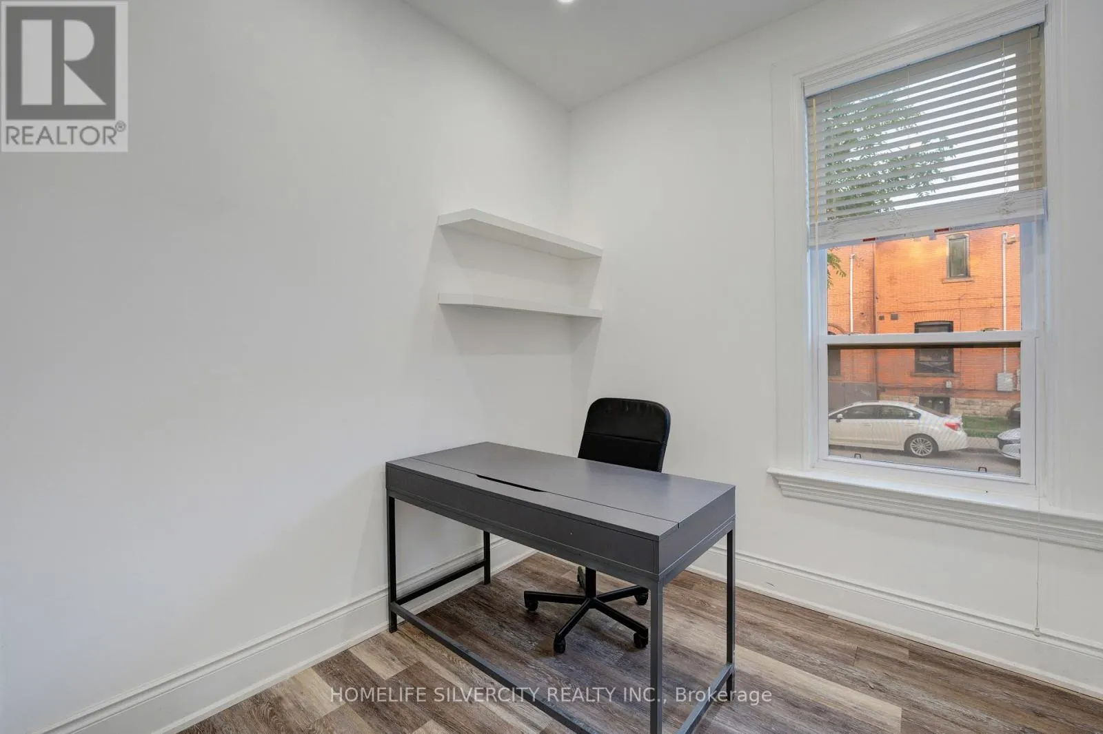 1 - 484 MAIN STREET E