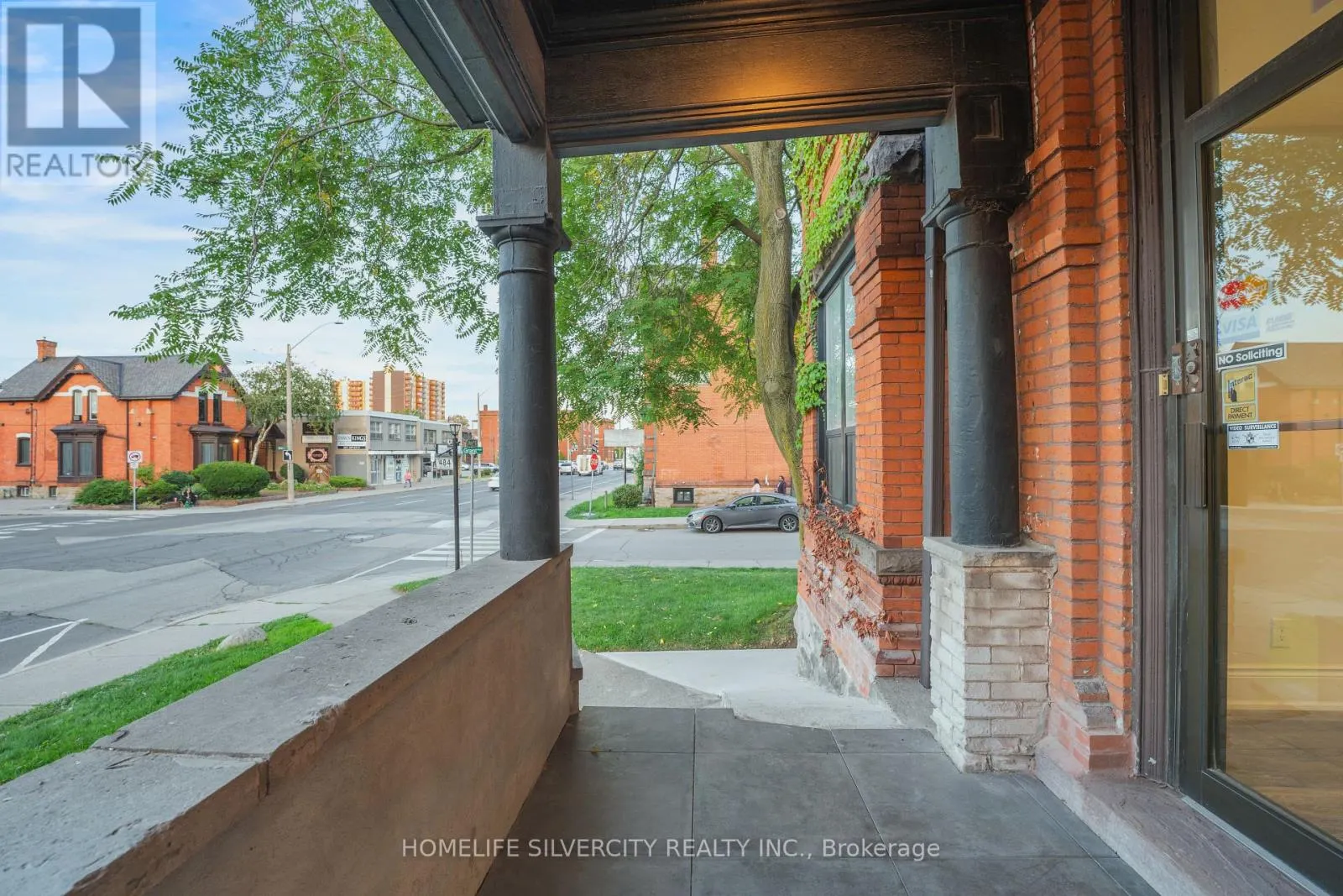 1 - 484 MAIN STREET E