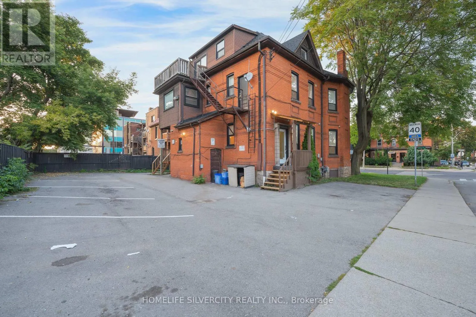 1 - 484 MAIN STREET E