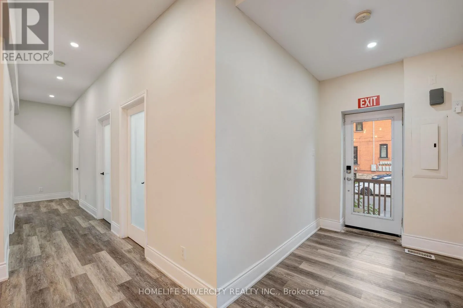 1 - 484 MAIN STREET E