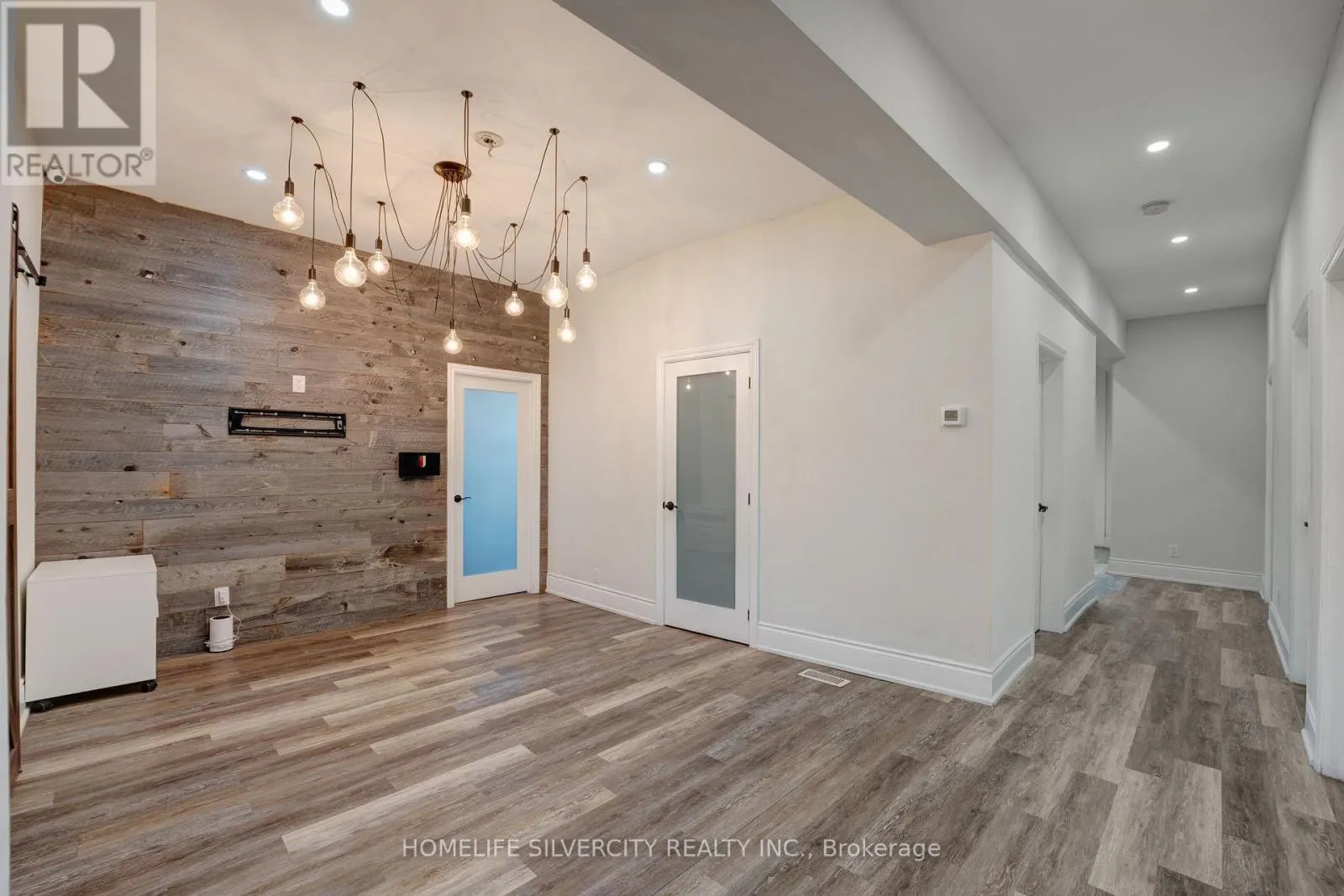1 - 484 MAIN STREET E