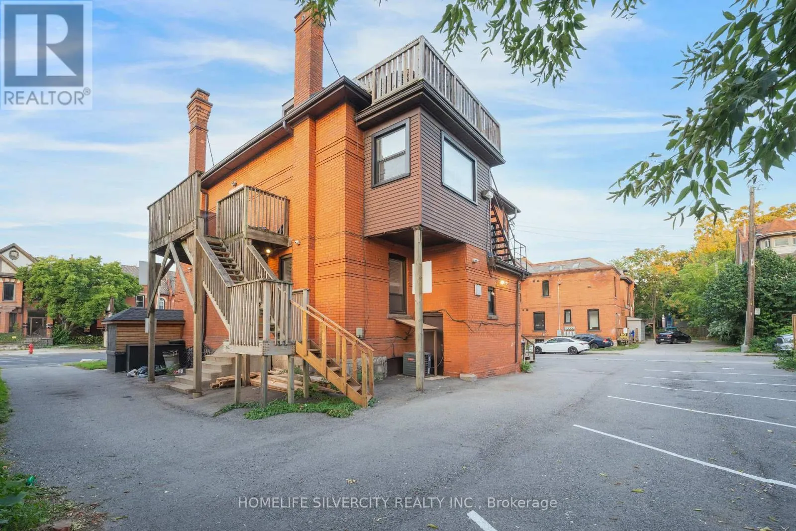 1 - 484 MAIN STREET E