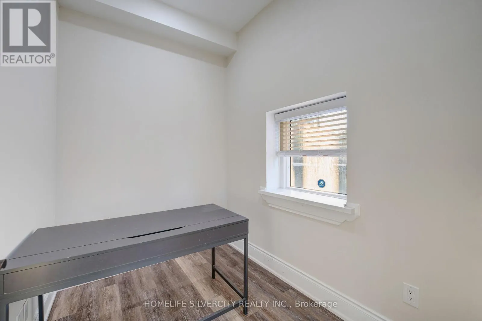 1 - 484 MAIN STREET E