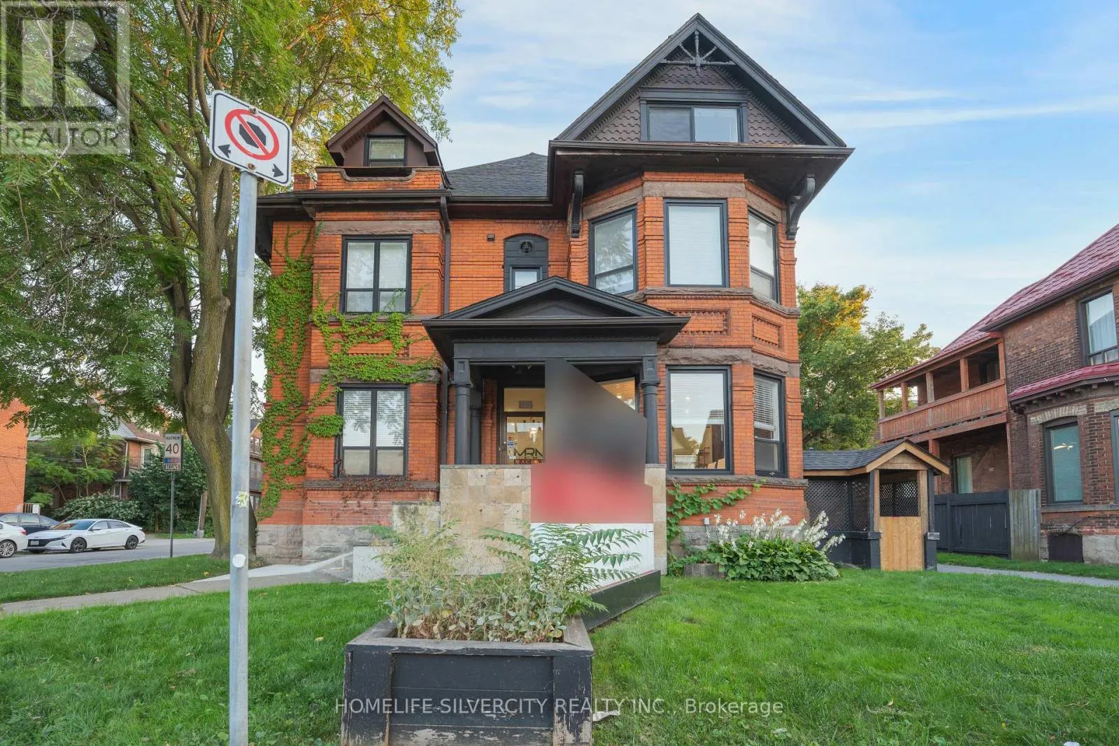 1 - 484 MAIN STREET E