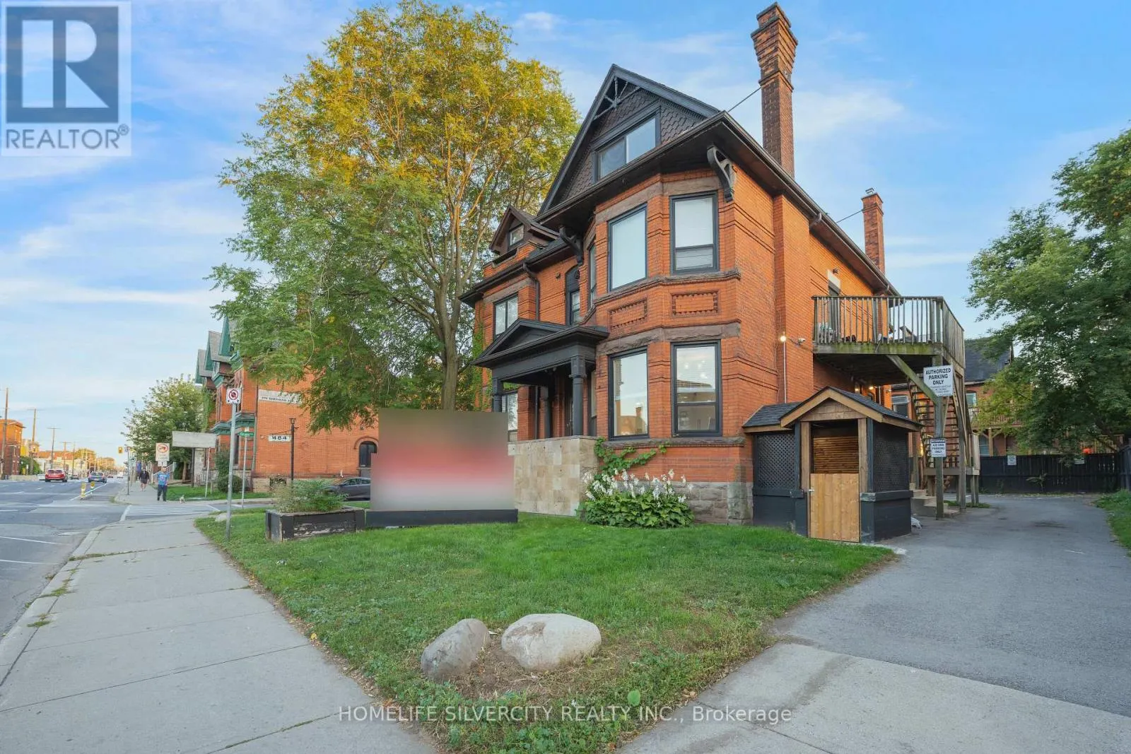 1 - 484 MAIN STREET E