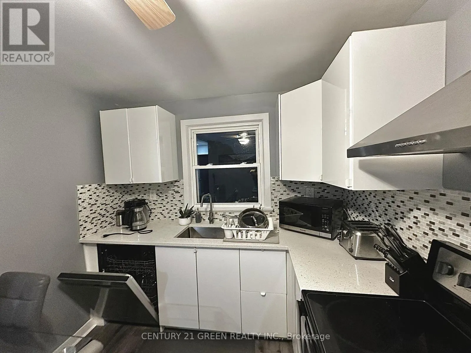 3 - 143 HAIG STREET