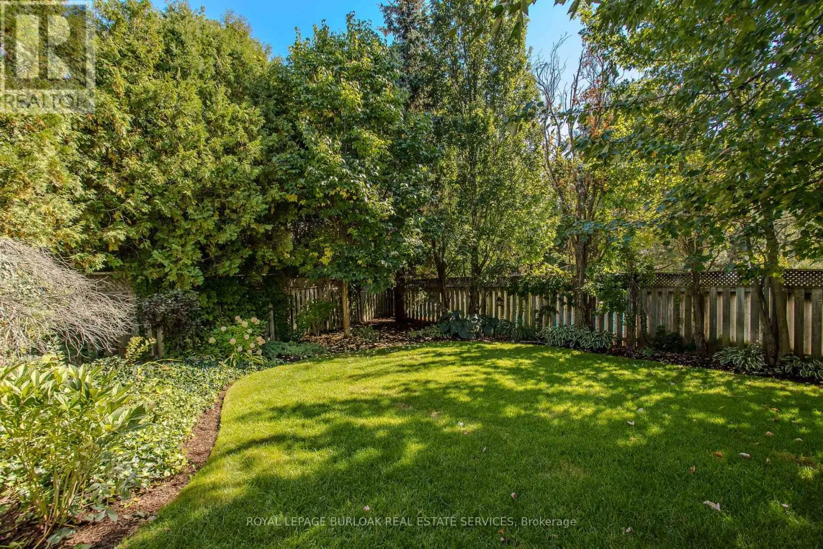 16 ARNHEM COURT
