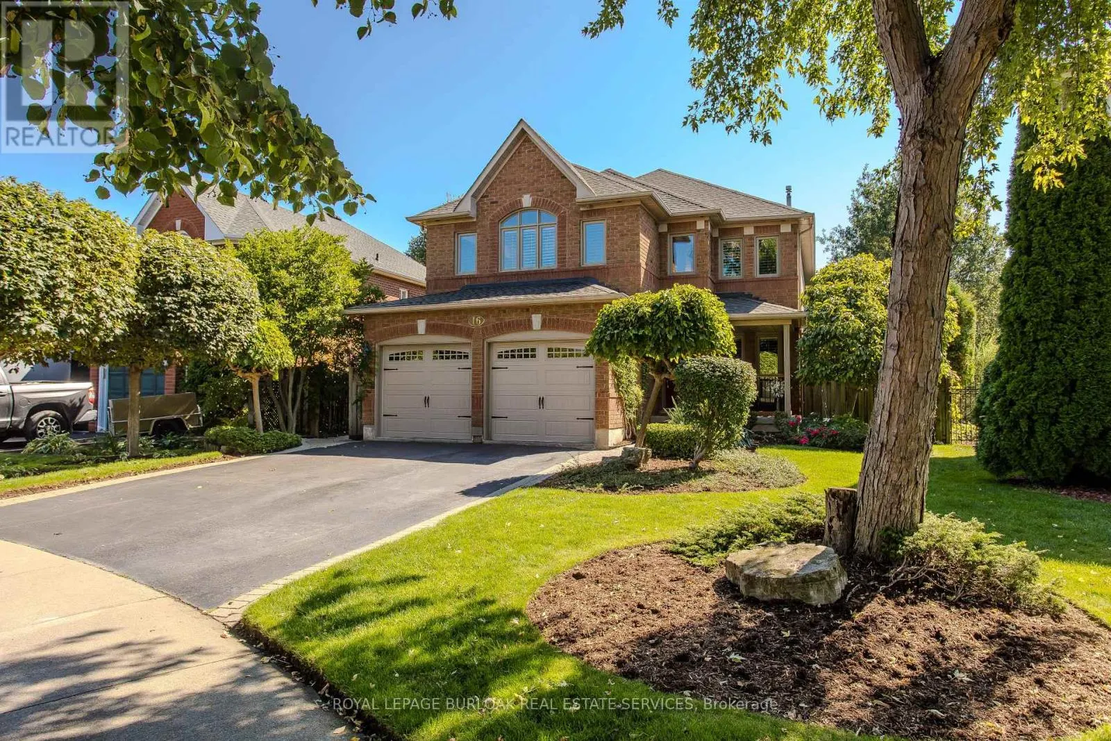 16 ARNHEM COURT