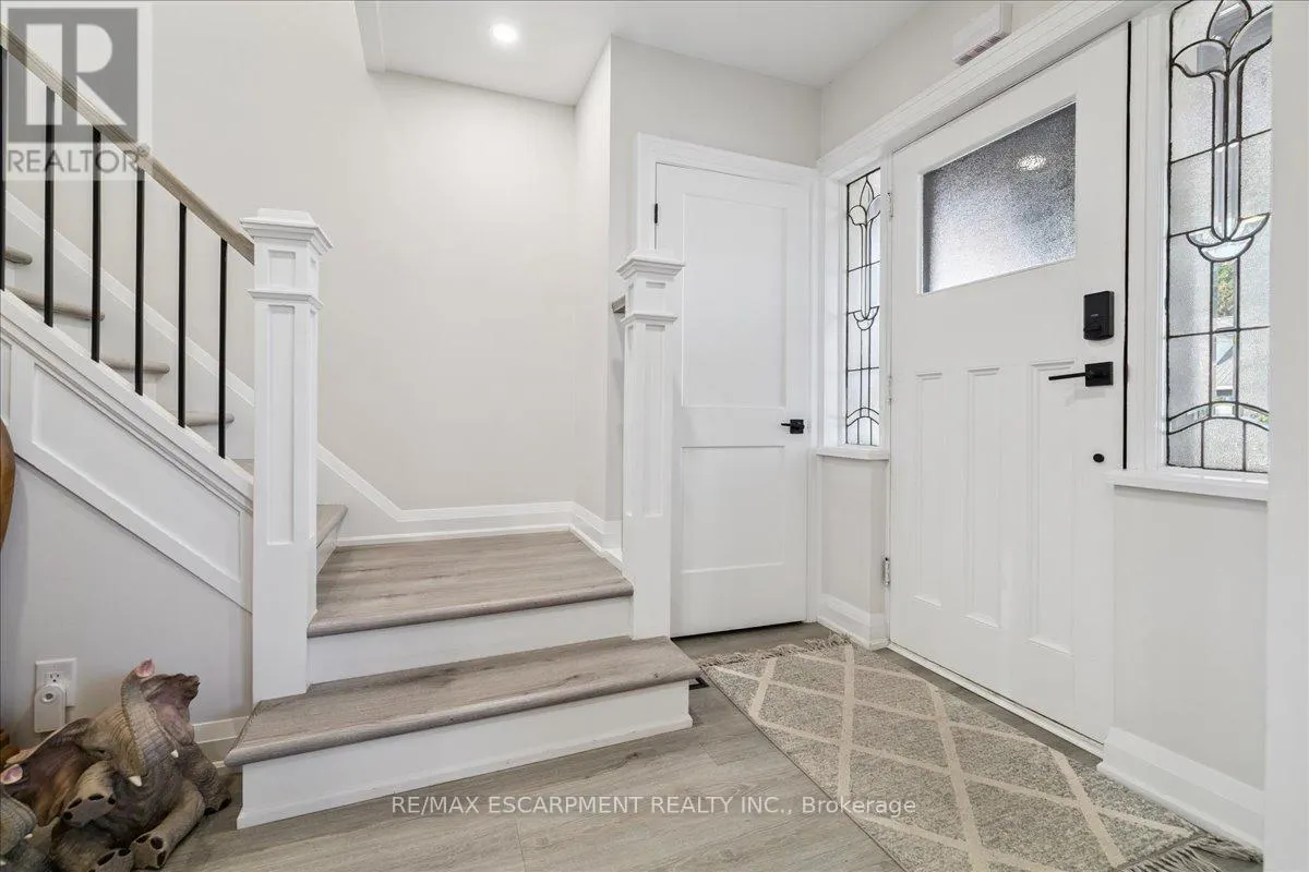 15 OTTAWA STREET S
