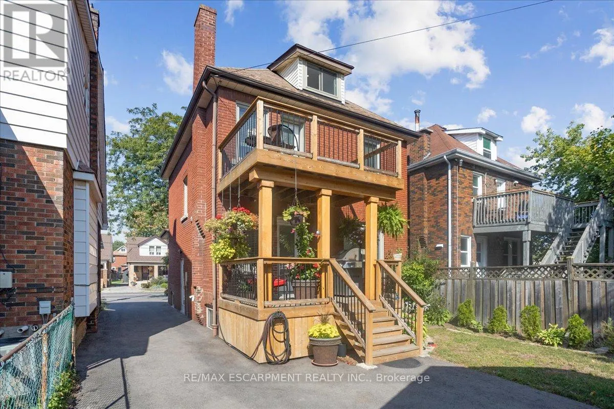15 OTTAWA STREET S