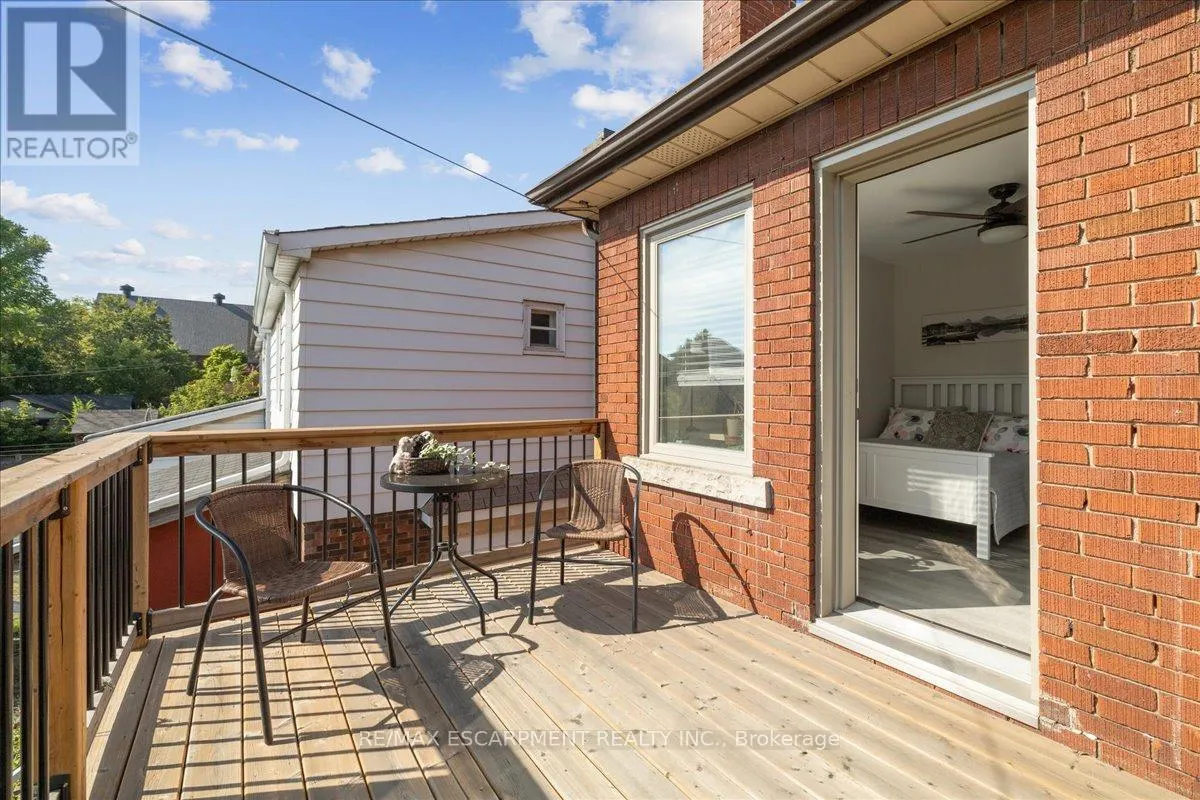 15 OTTAWA STREET S