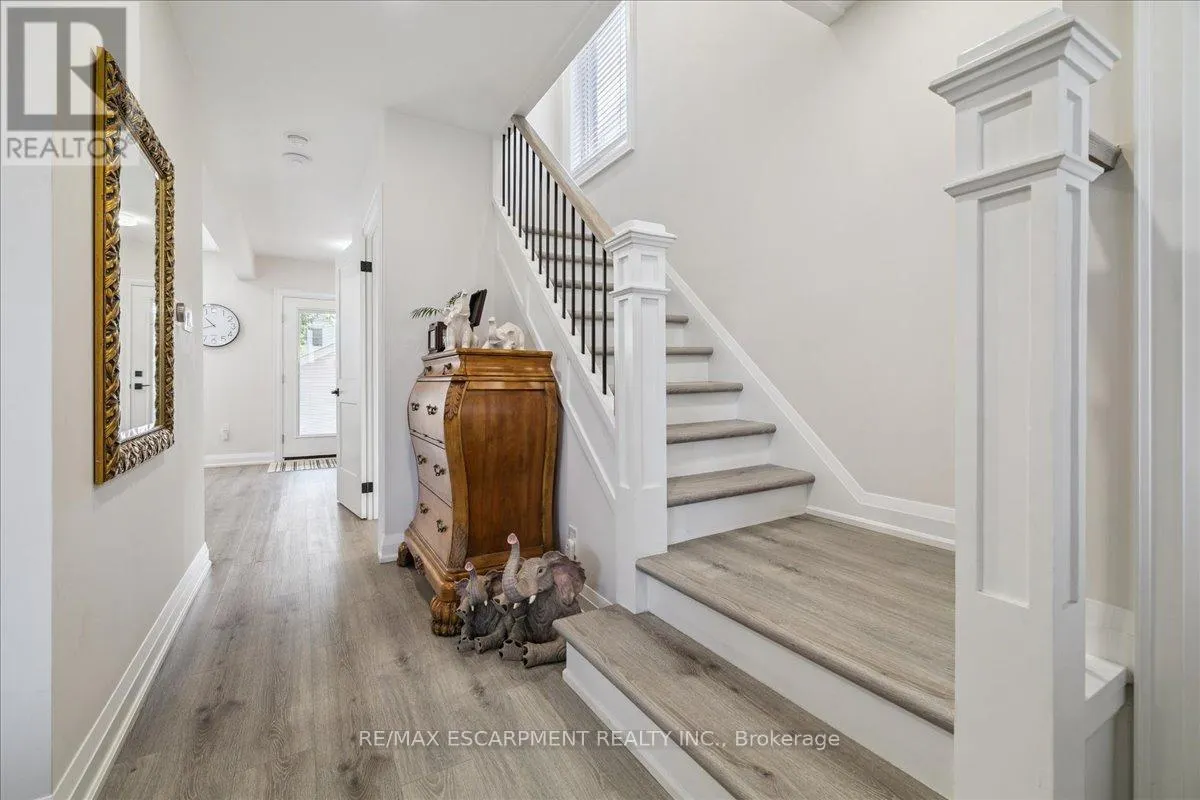 15 OTTAWA STREET S
