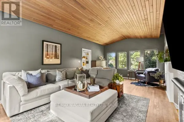 10 MARWOOD CIRCLE