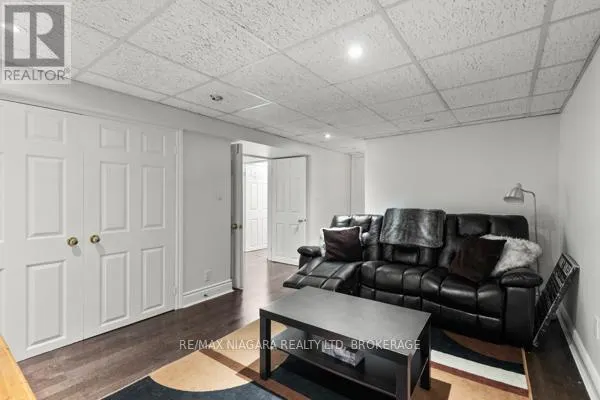 10 MARWOOD CIRCLE
