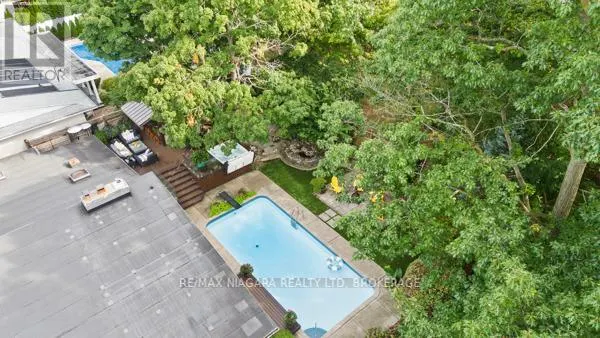 10 MARWOOD CIRCLE