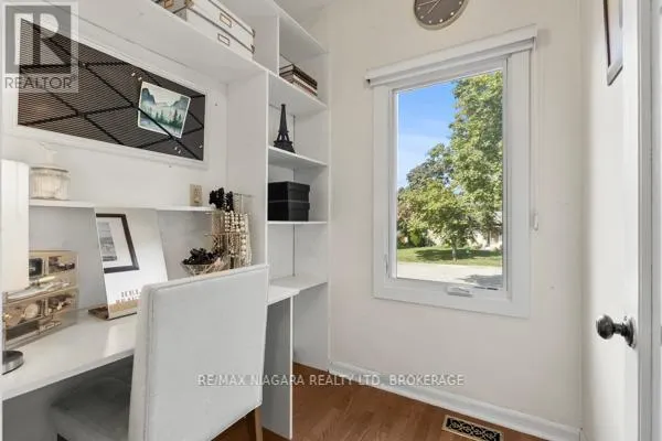 10 MARWOOD CIRCLE