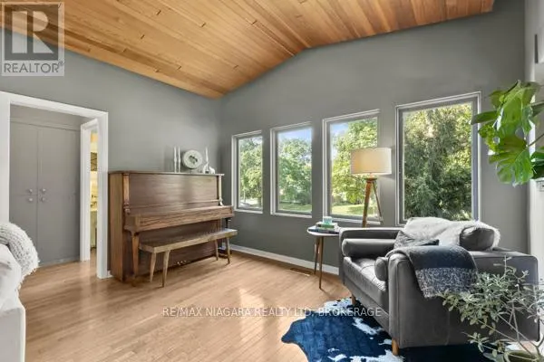 10 MARWOOD CIRCLE