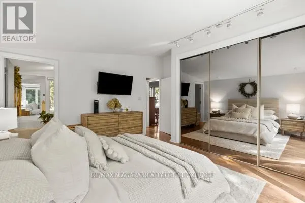 10 MARWOOD CIRCLE
