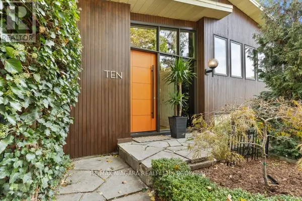 10 MARWOOD CIRCLE