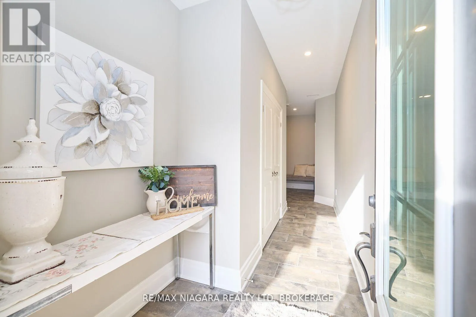 6 ST. ANDREWS LANE S