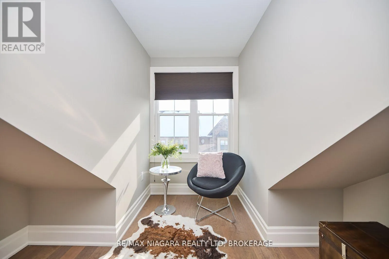 6 ST. ANDREWS LANE S