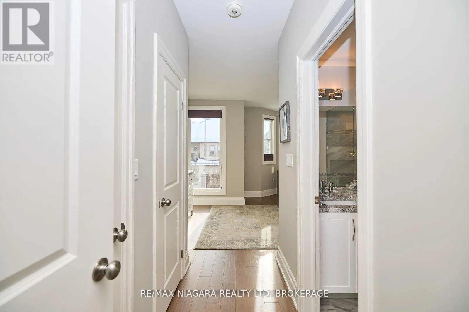6 ST. ANDREWS LANE S