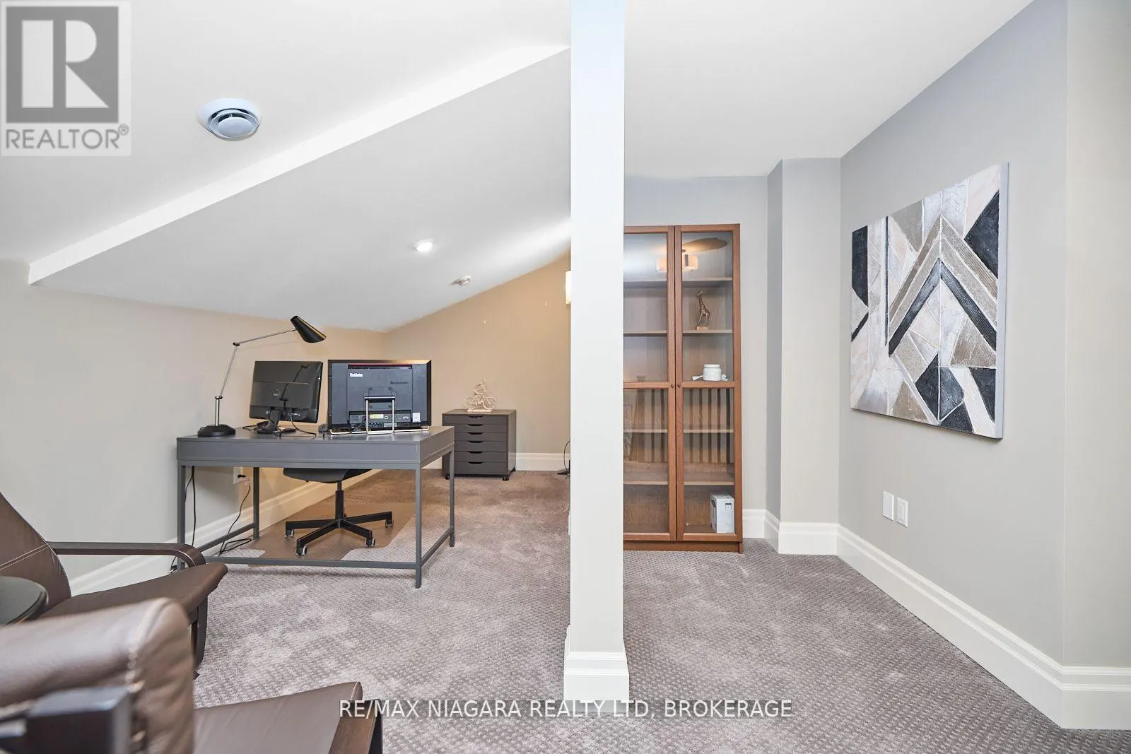 6 ST. ANDREWS LANE S