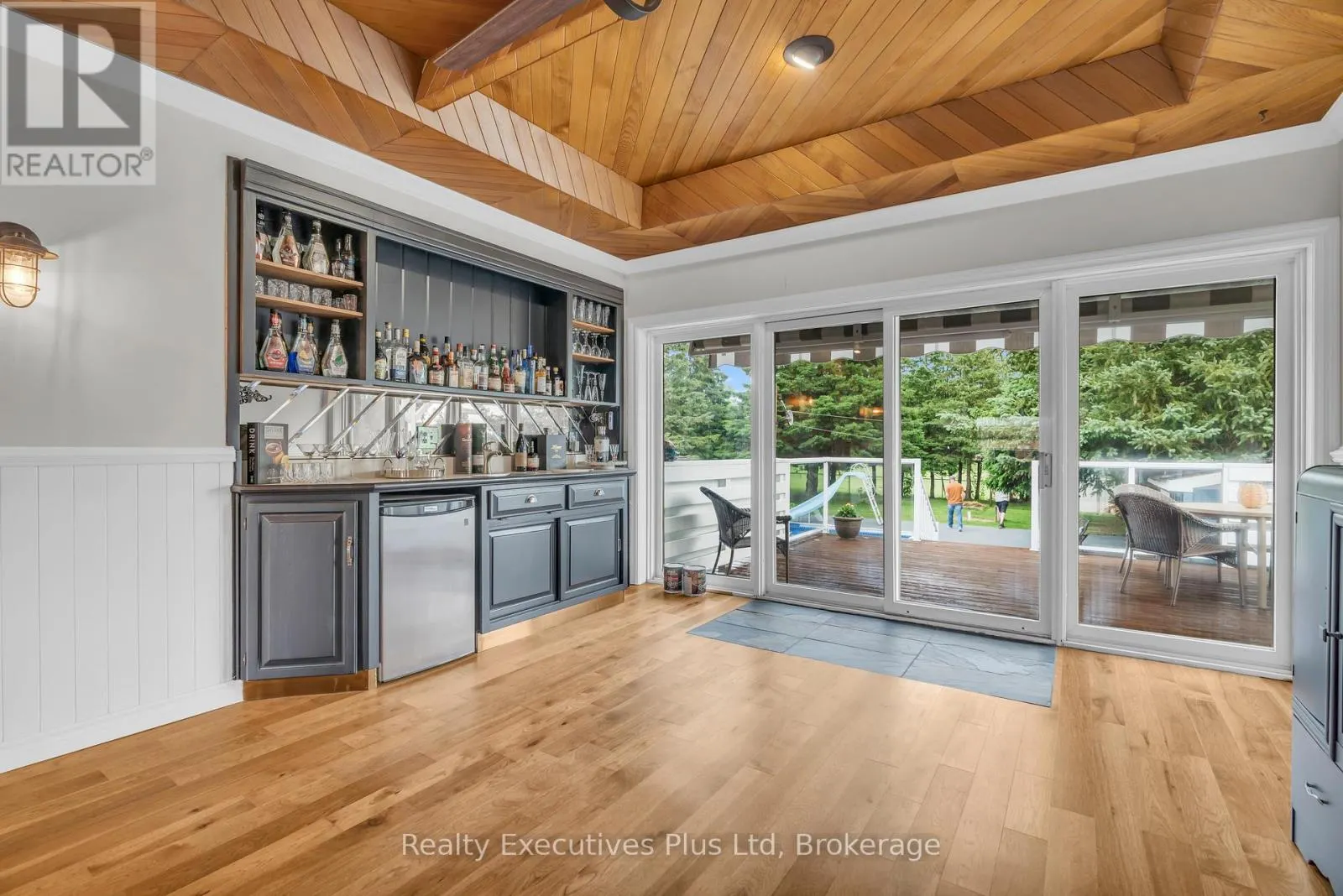 135 CITYVIEW DRIVE