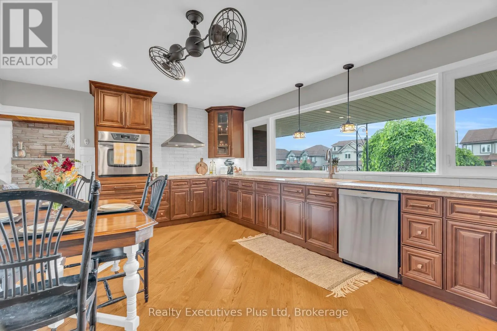 135 CITYVIEW DRIVE
