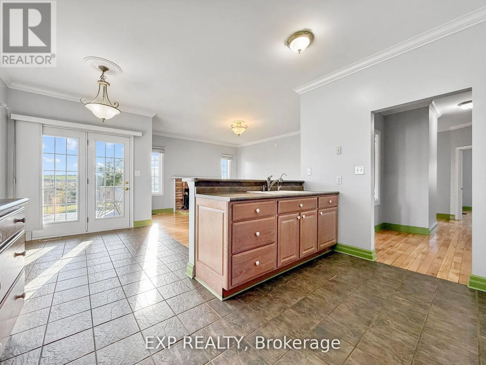 296 MONTGOMERY ROAD