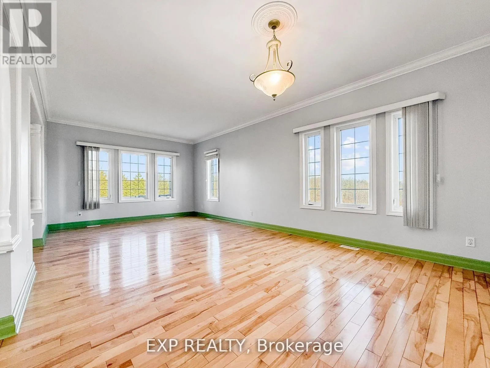 296 MONTGOMERY ROAD
