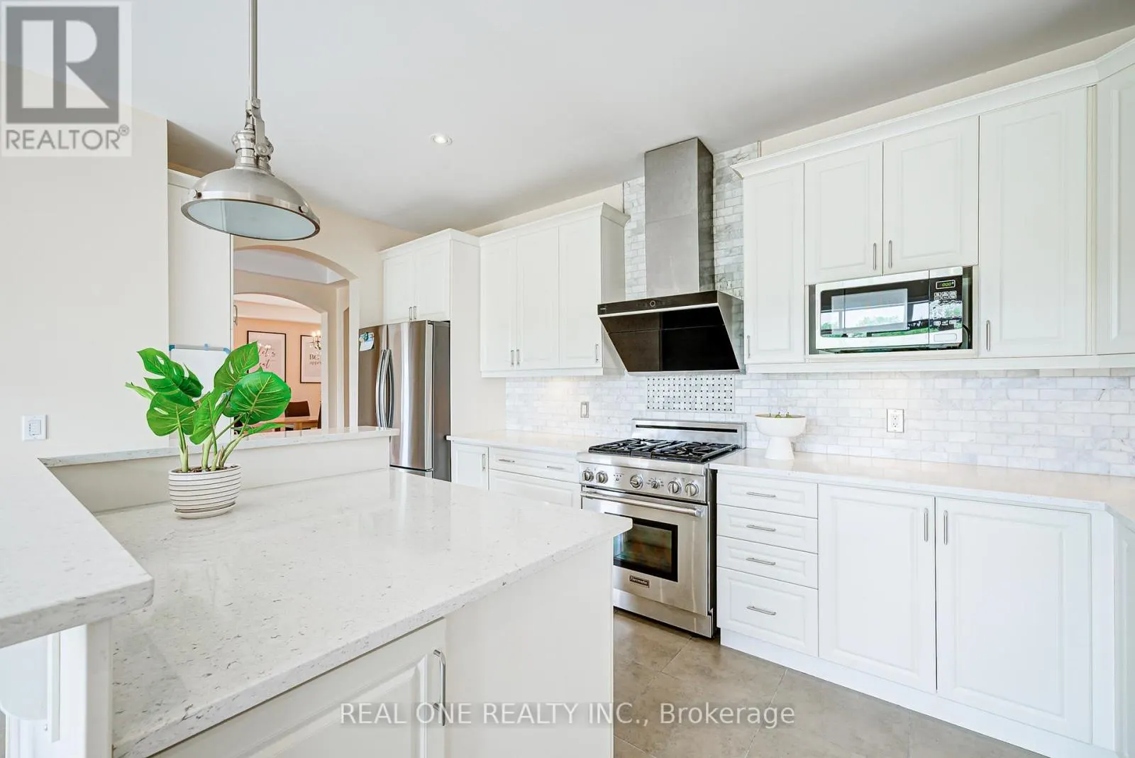 112 SUTHERLAND CRESCENT