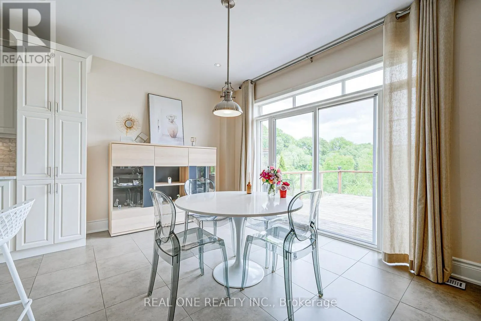 112 SUTHERLAND CRESCENT