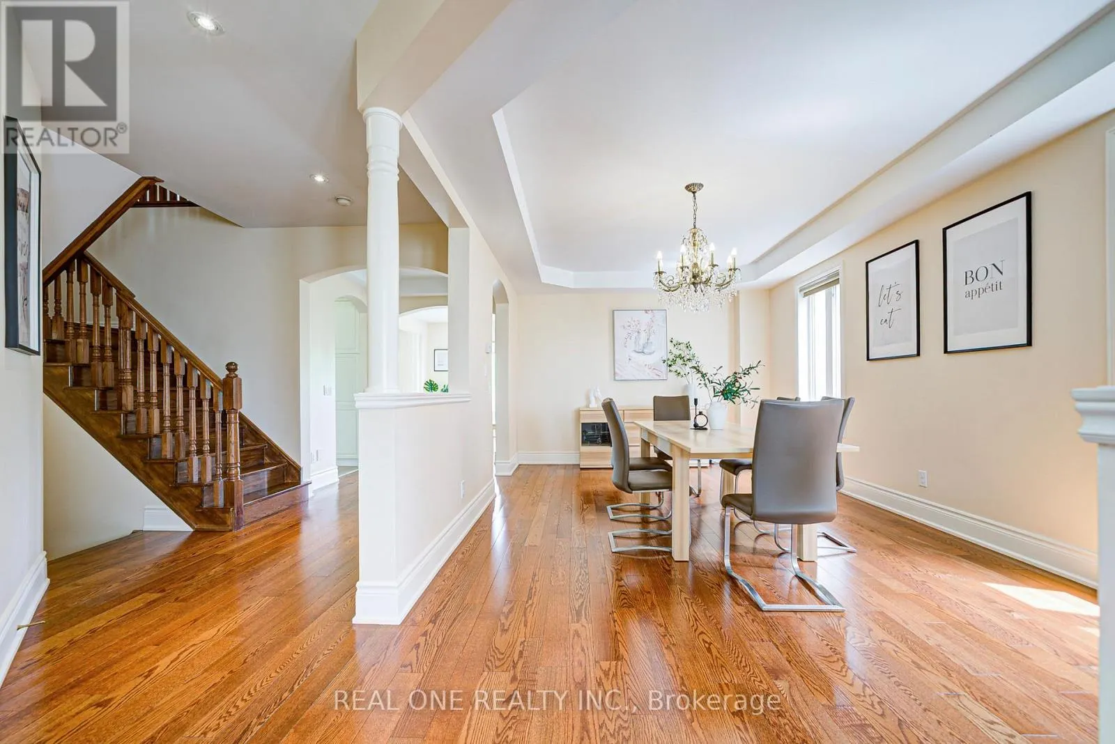 112 SUTHERLAND CRESCENT