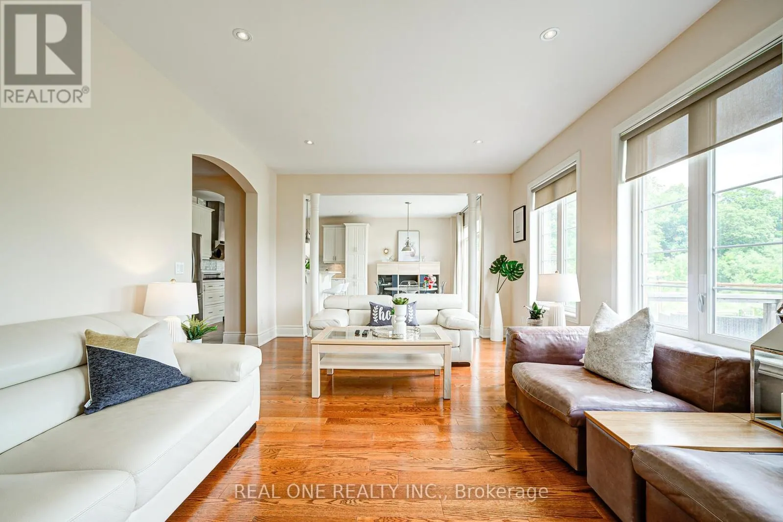 112 SUTHERLAND CRESCENT
