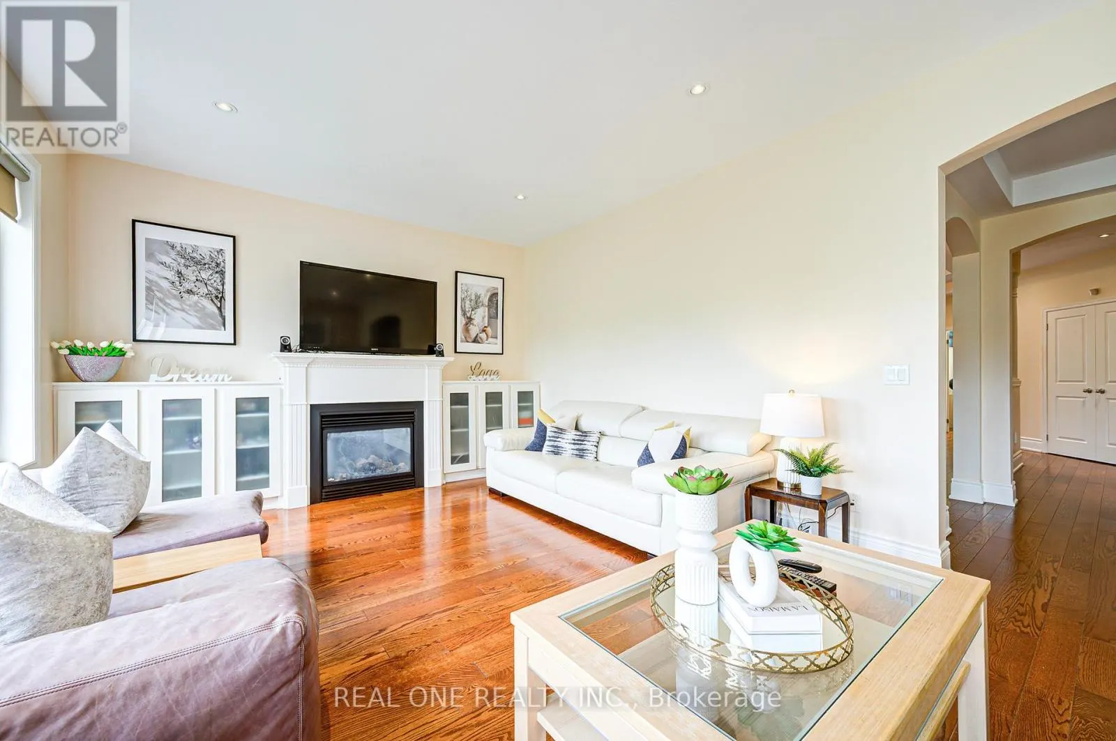 112 SUTHERLAND CRESCENT