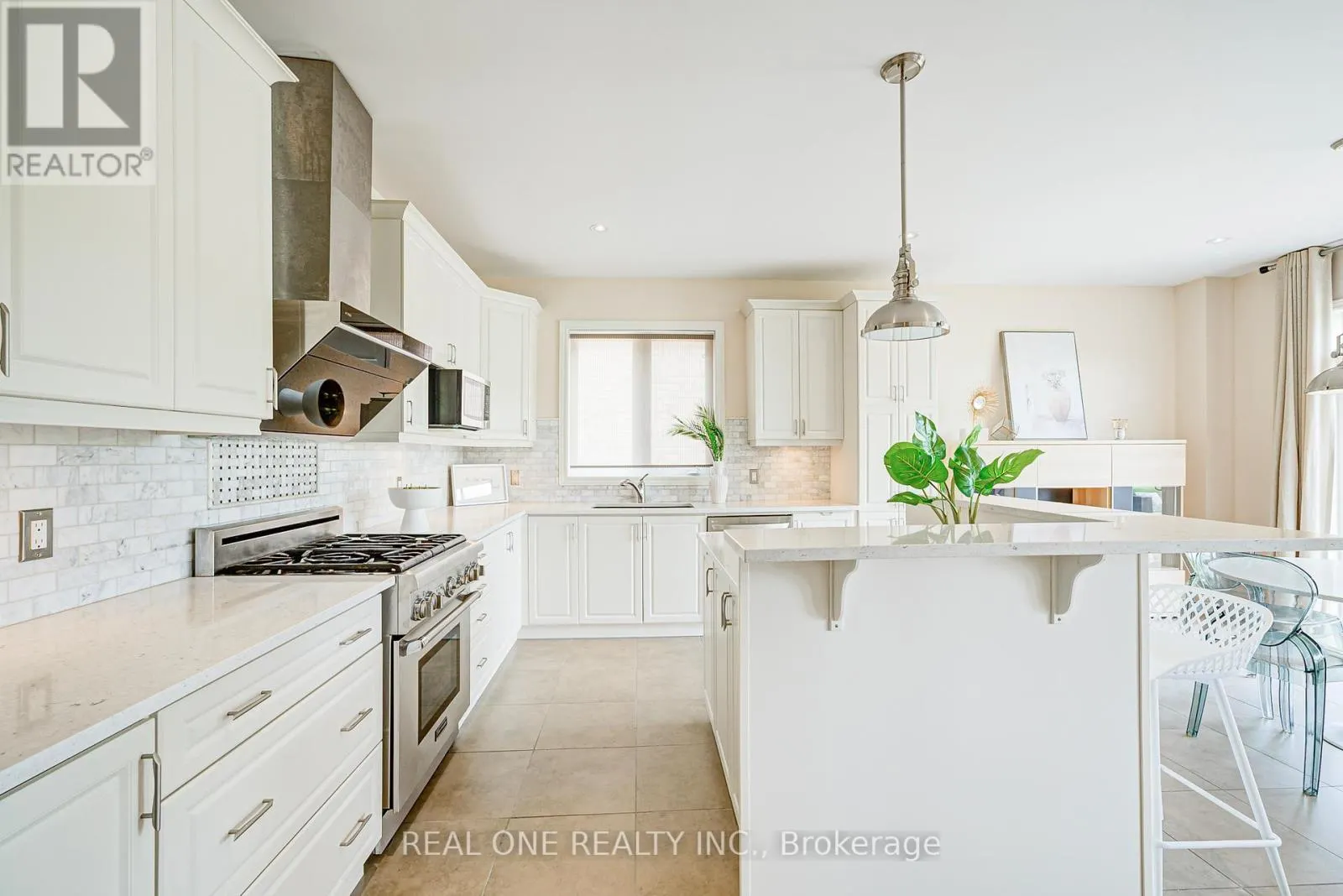 112 SUTHERLAND CRESCENT