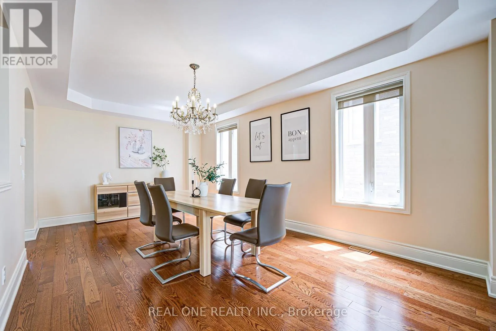 112 SUTHERLAND CRESCENT