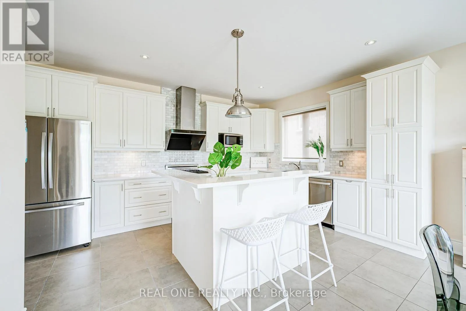 112 SUTHERLAND CRESCENT