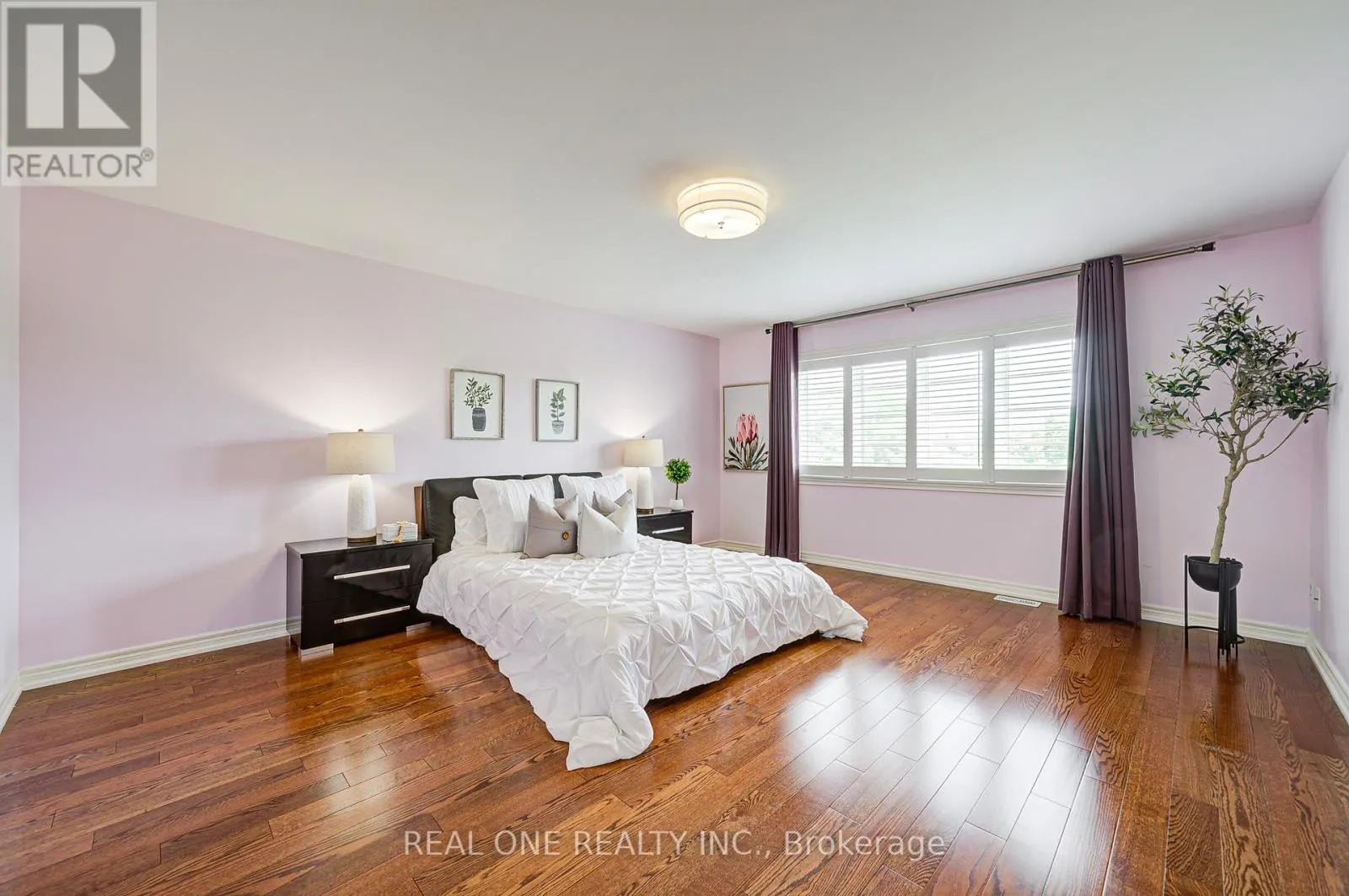 112 SUTHERLAND CRESCENT