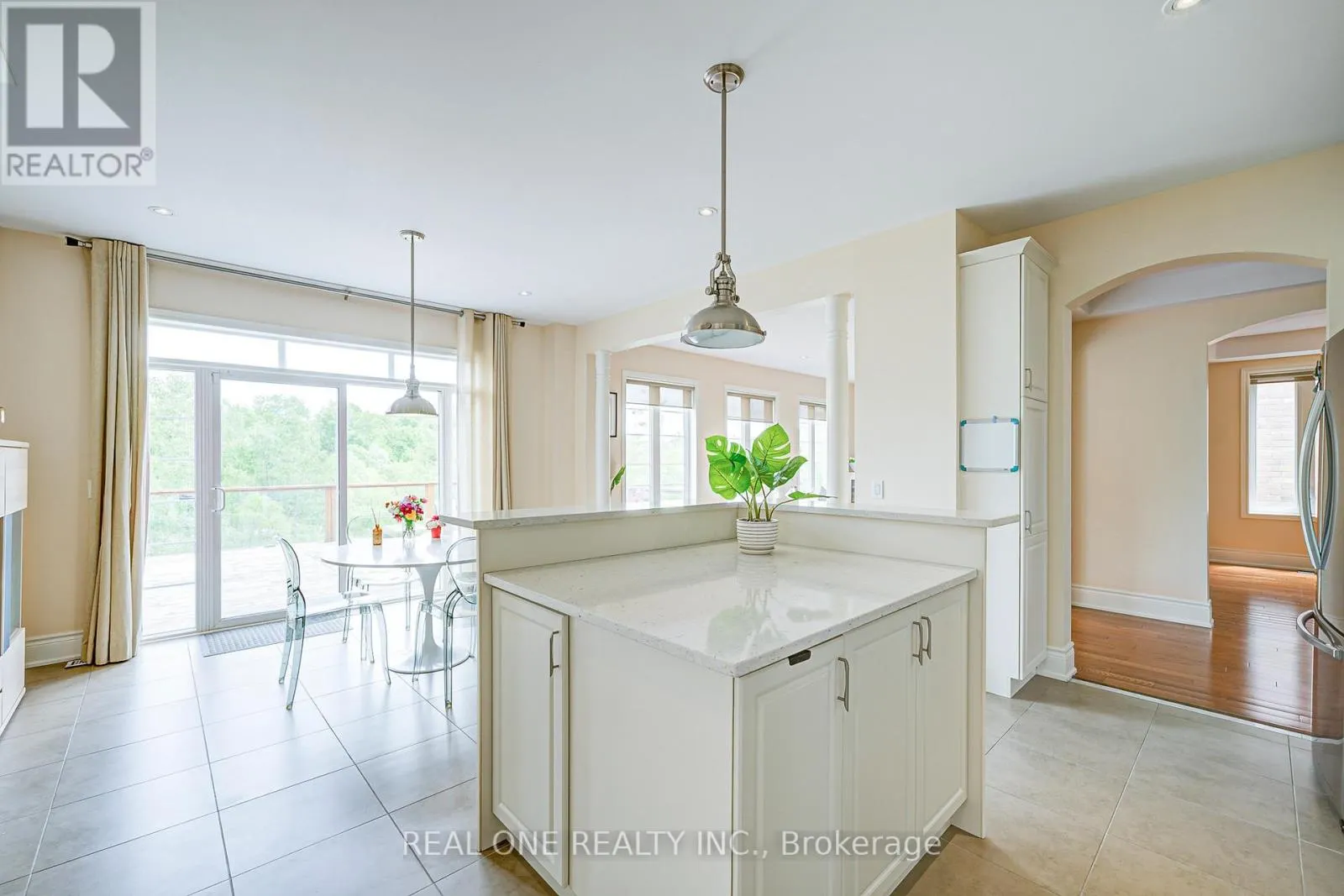 112 SUTHERLAND CRESCENT