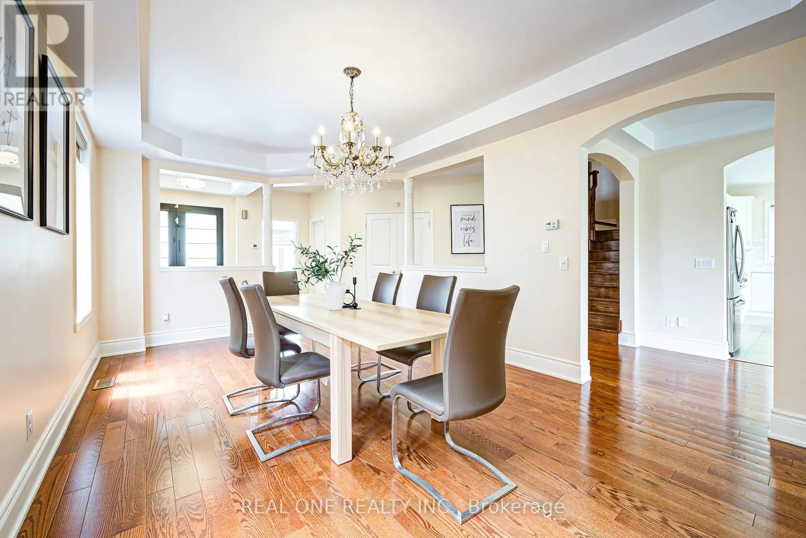 112 SUTHERLAND CRESCENT