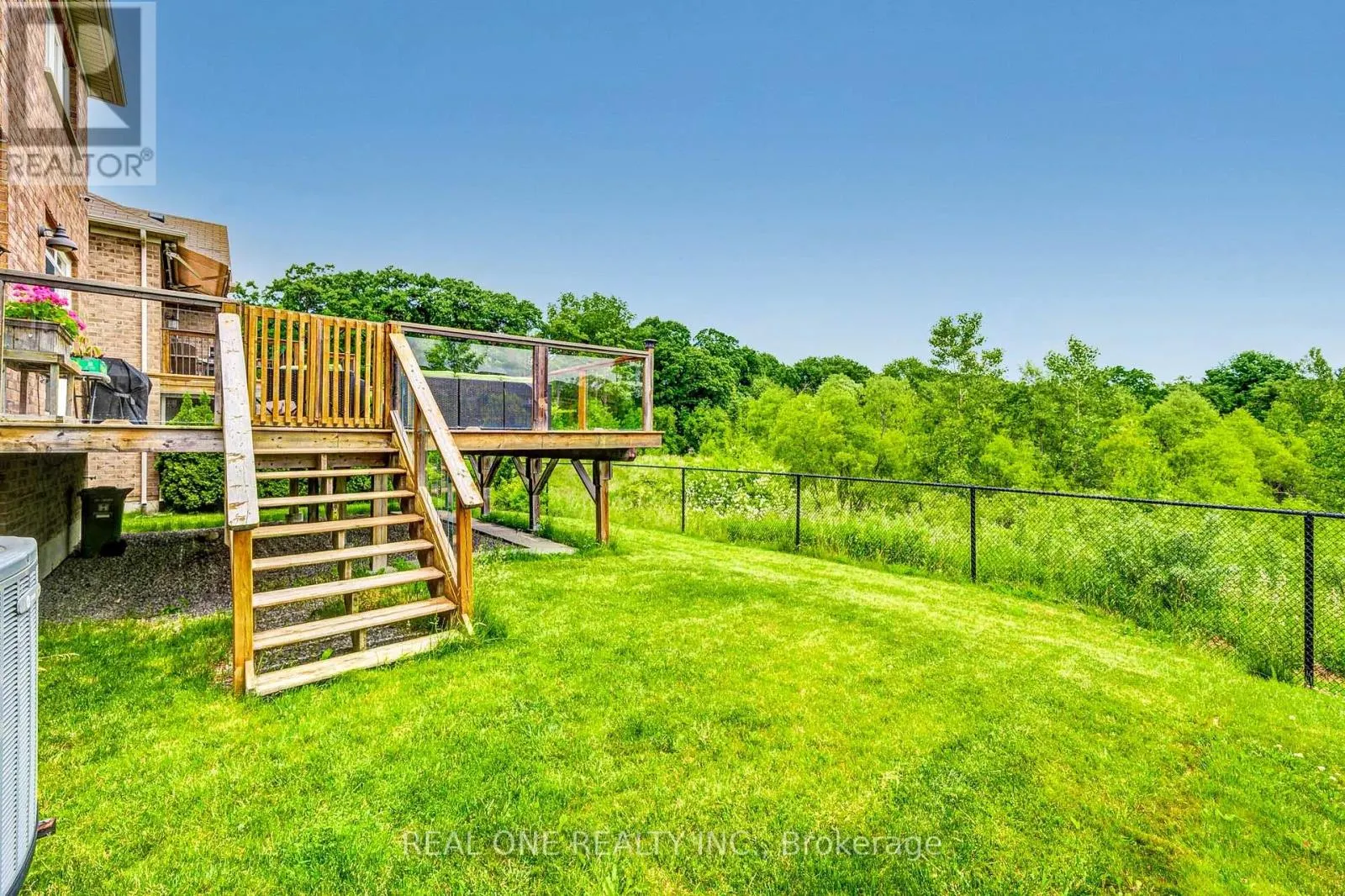 112 SUTHERLAND CRESCENT