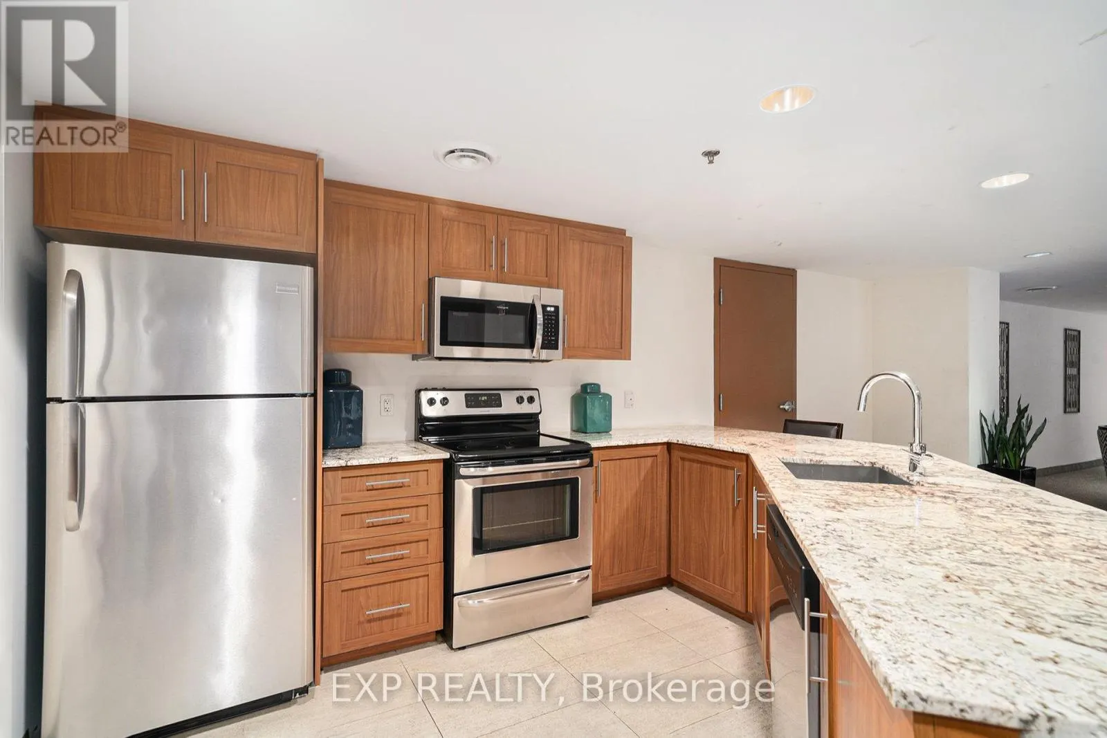 2509 - 242 RIDEAU STREET