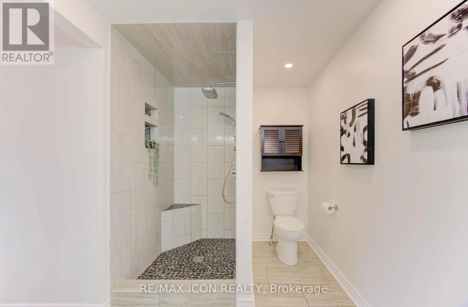 43 WINDING WAY