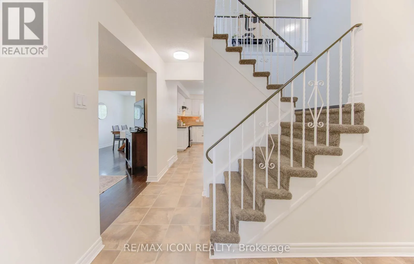 43 WINDING WAY