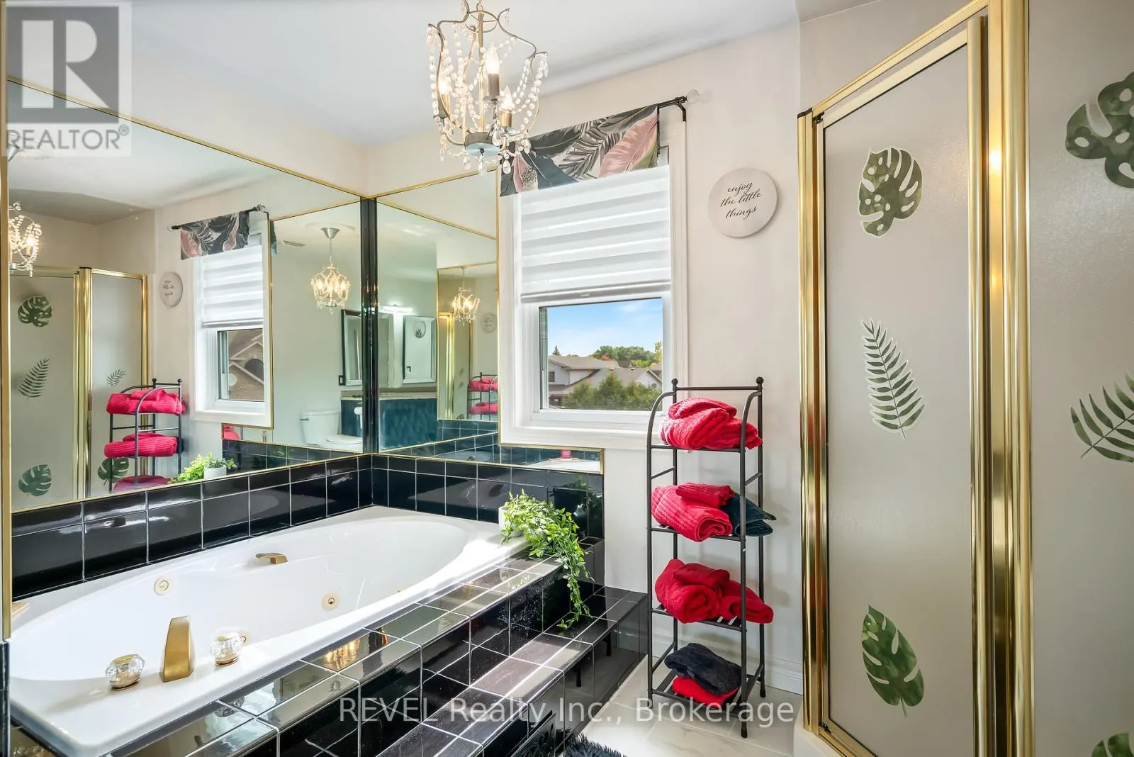 23 GREEN MEADOW CRESCENT